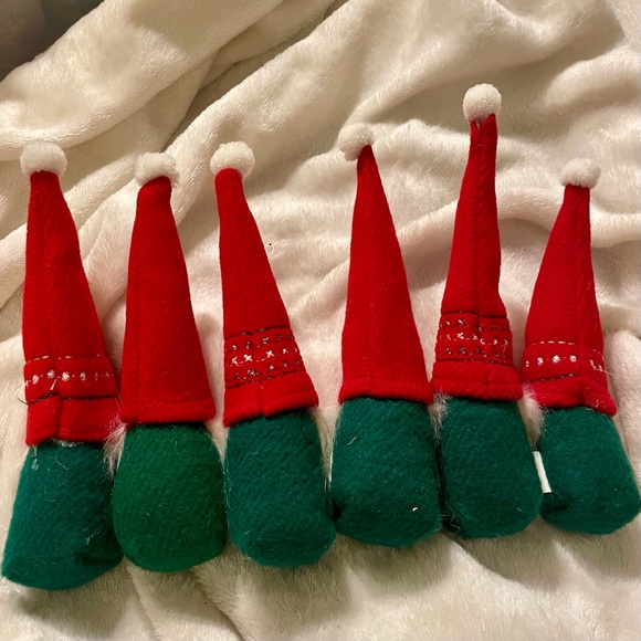 6 Christmas Knomes red & green w/cute noses & fun white beards -weighted bottoms - Picture 3 of 9